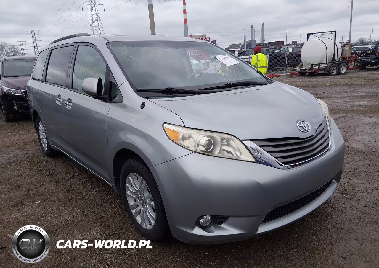 2013 Toyota Sienna Xle V6 8 Passenger