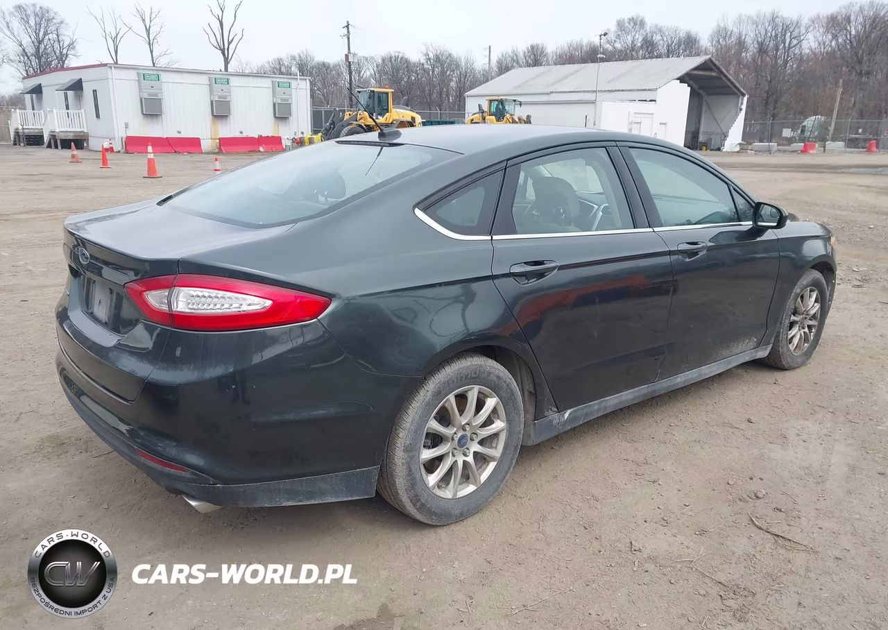 2015 Ford Fusion S VIN:3FA6P0G79FR117325 - 4