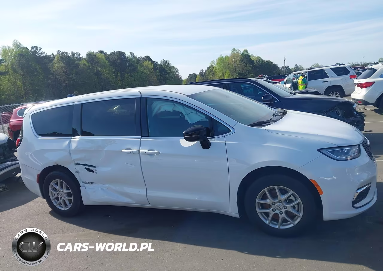 2024 Chrysler Pacifica Touring VIN:2C4RC1FG6RR196487 - 13