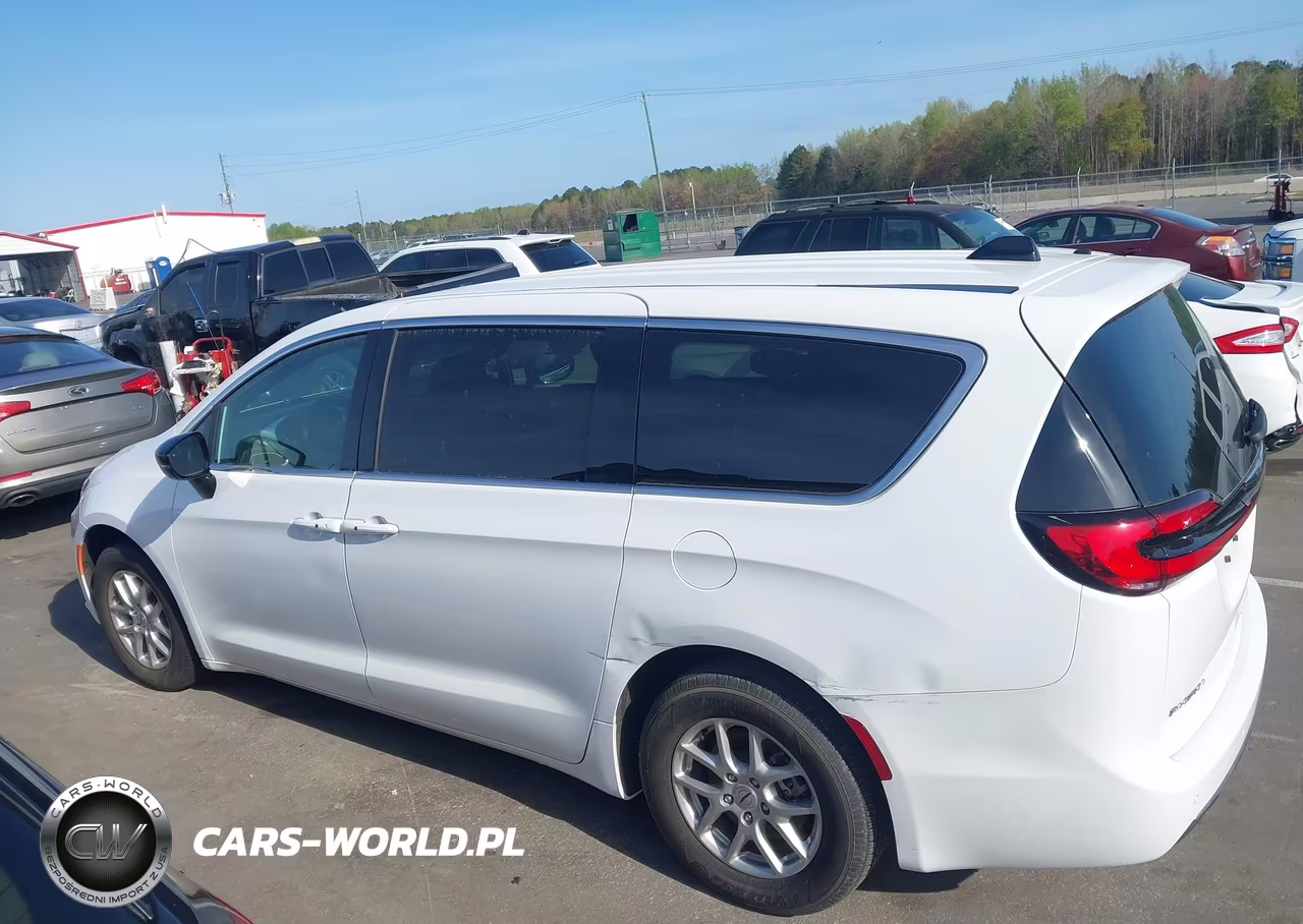 2024 Chrysler Pacifica Touring VIN:2C4RC1FG6RR196487 - 14
