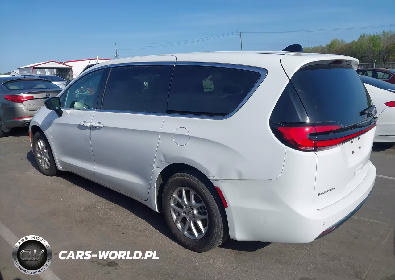 2024 Chrysler Pacifica Touring VIN:2C4RC1FG6RR196487 - 3