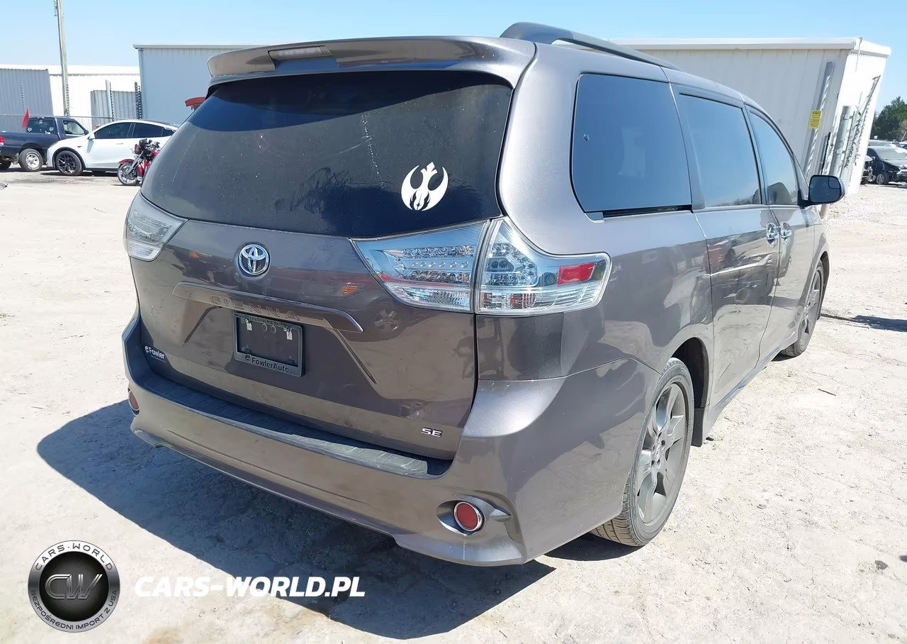 2016 Toyota Sienna Se 8 Passenger VIN:5TDXK3DC8GS700869 - 4