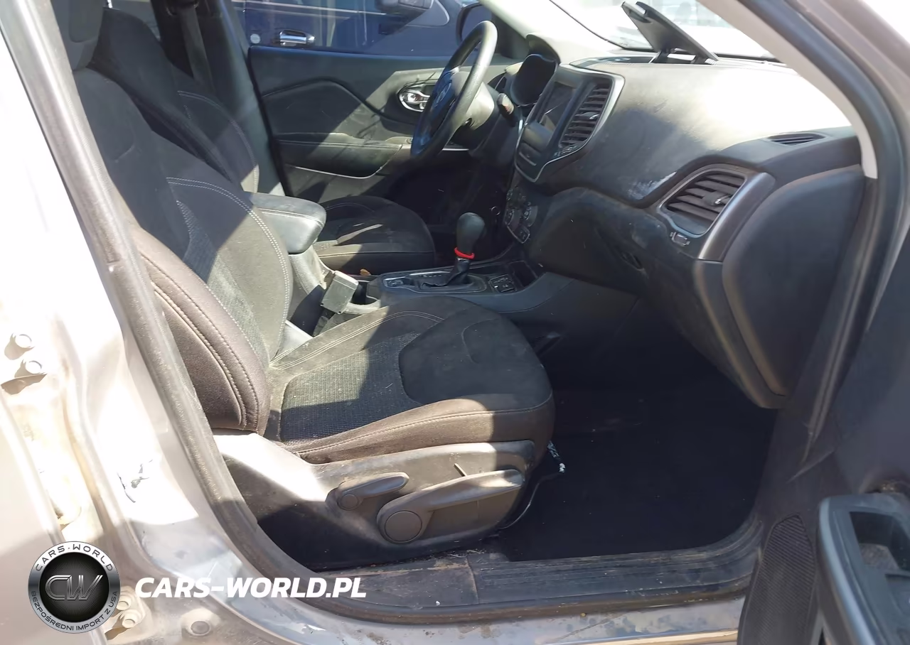 2019 Jeep Cherokee Latitude Fwd VIN:1C4PJLCB6KD171812 - 5