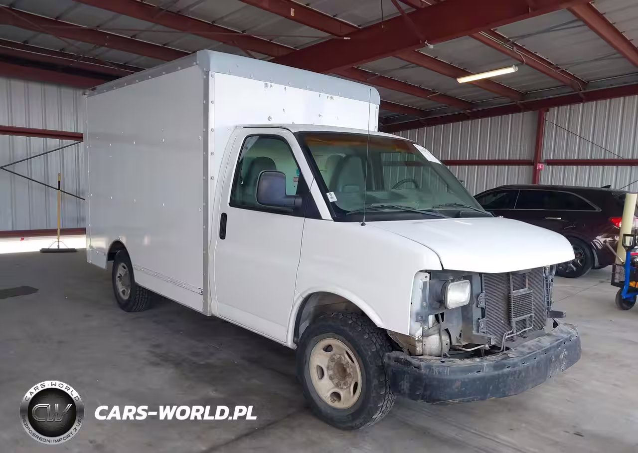 2004 GMC Savana Cutaway Standard