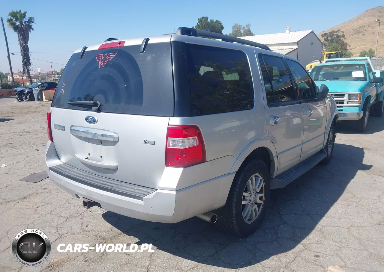 2011 Ford Expedition Xlt VIN:1FMJU1J50BEF56397 - 4