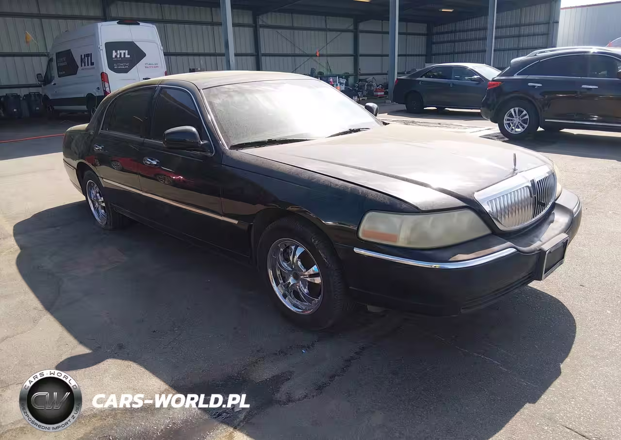 2005 Lincoln Town Car Signature Limited