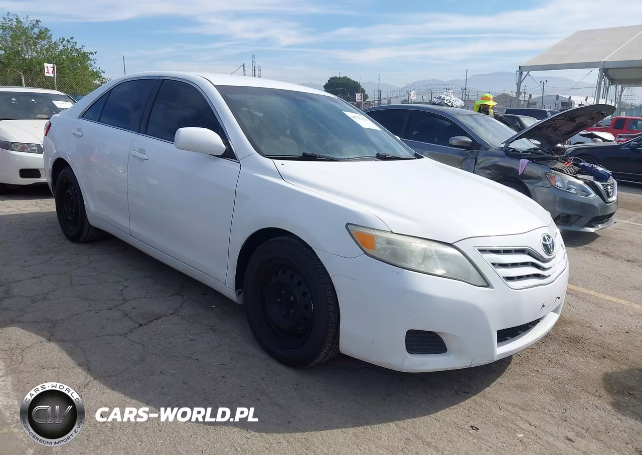 2011 Toyota Camry Le – zdjęcie 1 z 11