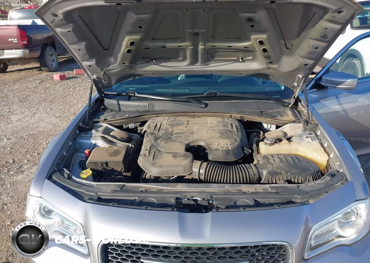 2016 Chrysler 300 Limited VIN:2C3CCAAG7GH238282 - 10