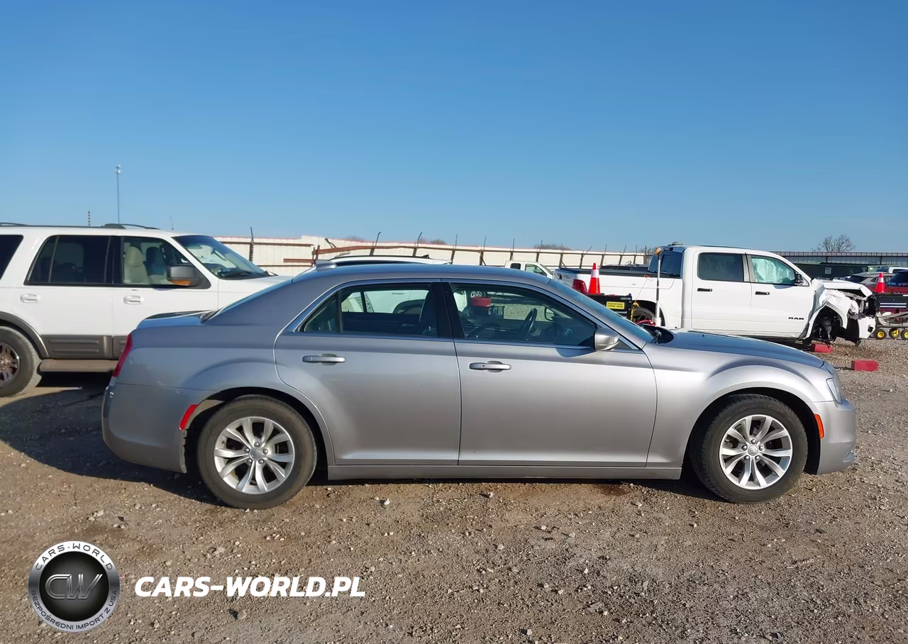 2016 Chrysler 300 Limited VIN:2C3CCAAG7GH238282 - 13