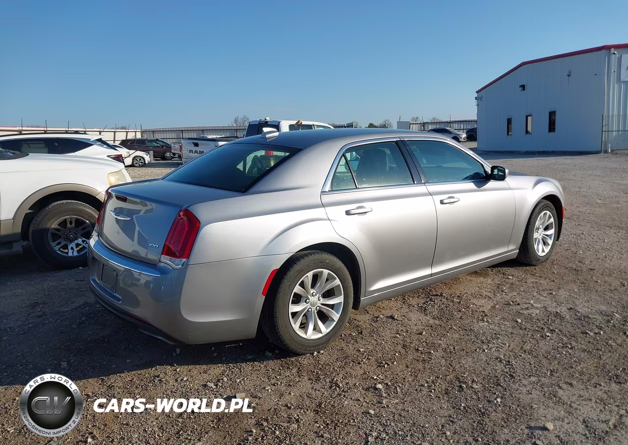 2016 Chrysler 300 Limited VIN:2C3CCAAG7GH238282 - 4