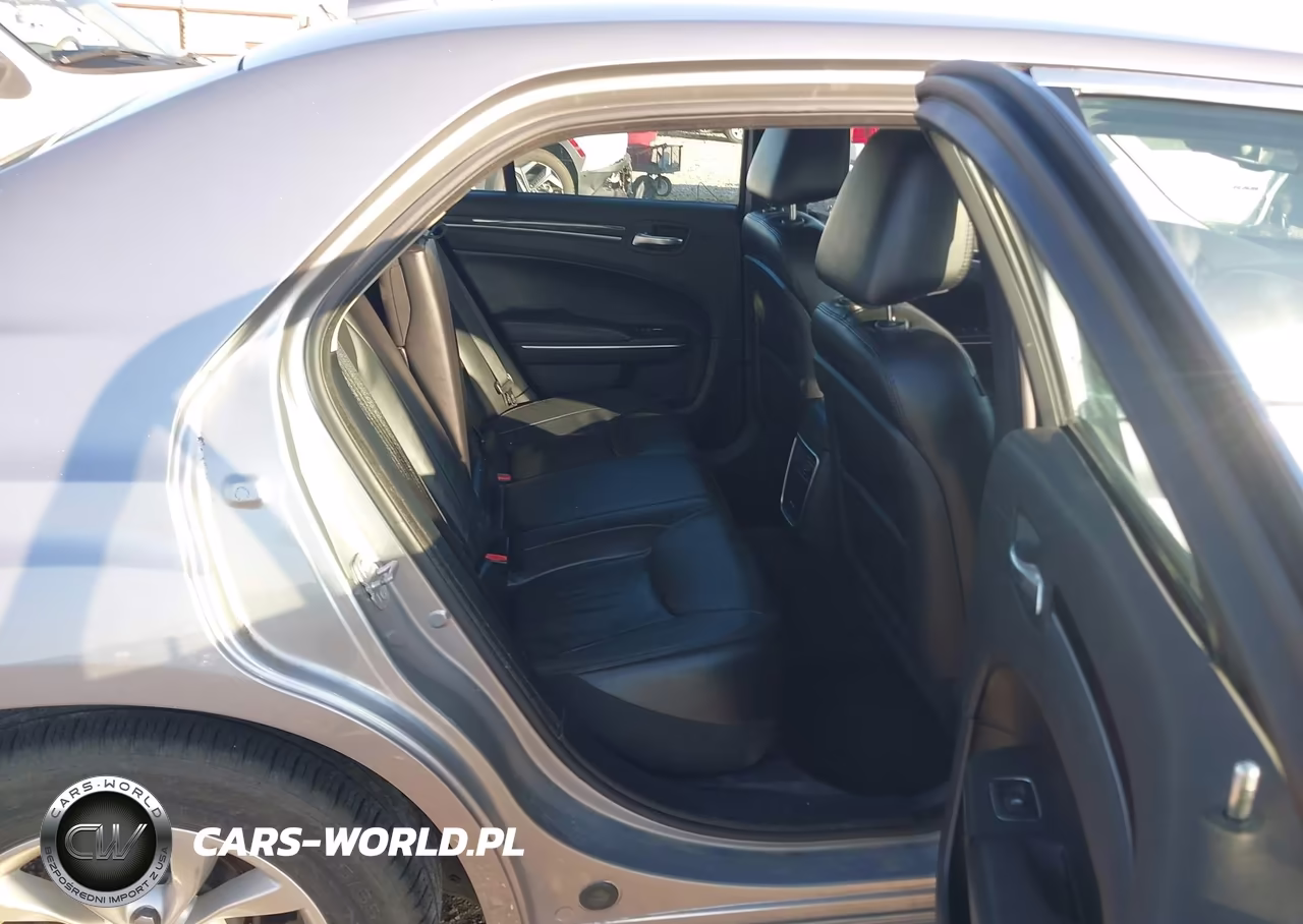 2016 Chrysler 300 Limited VIN:2C3CCAAG7GH238282 - 8