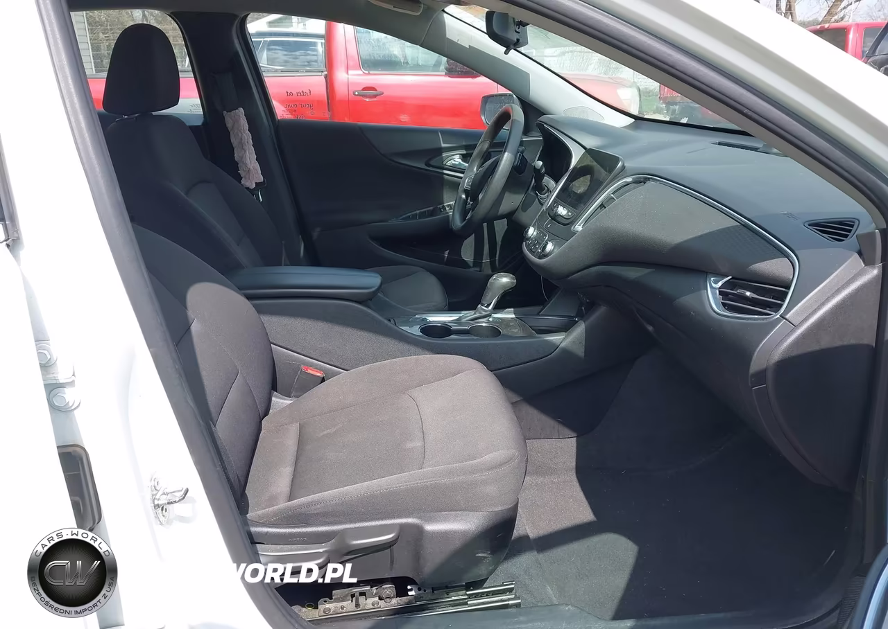 2019 Chevrolet Malibu Lt VIN:1G1ZD5ST0KF201258 - 5