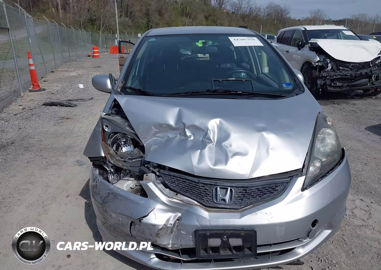 2013 Honda Fit VIN:JHMGE8H37DC070031 - 12