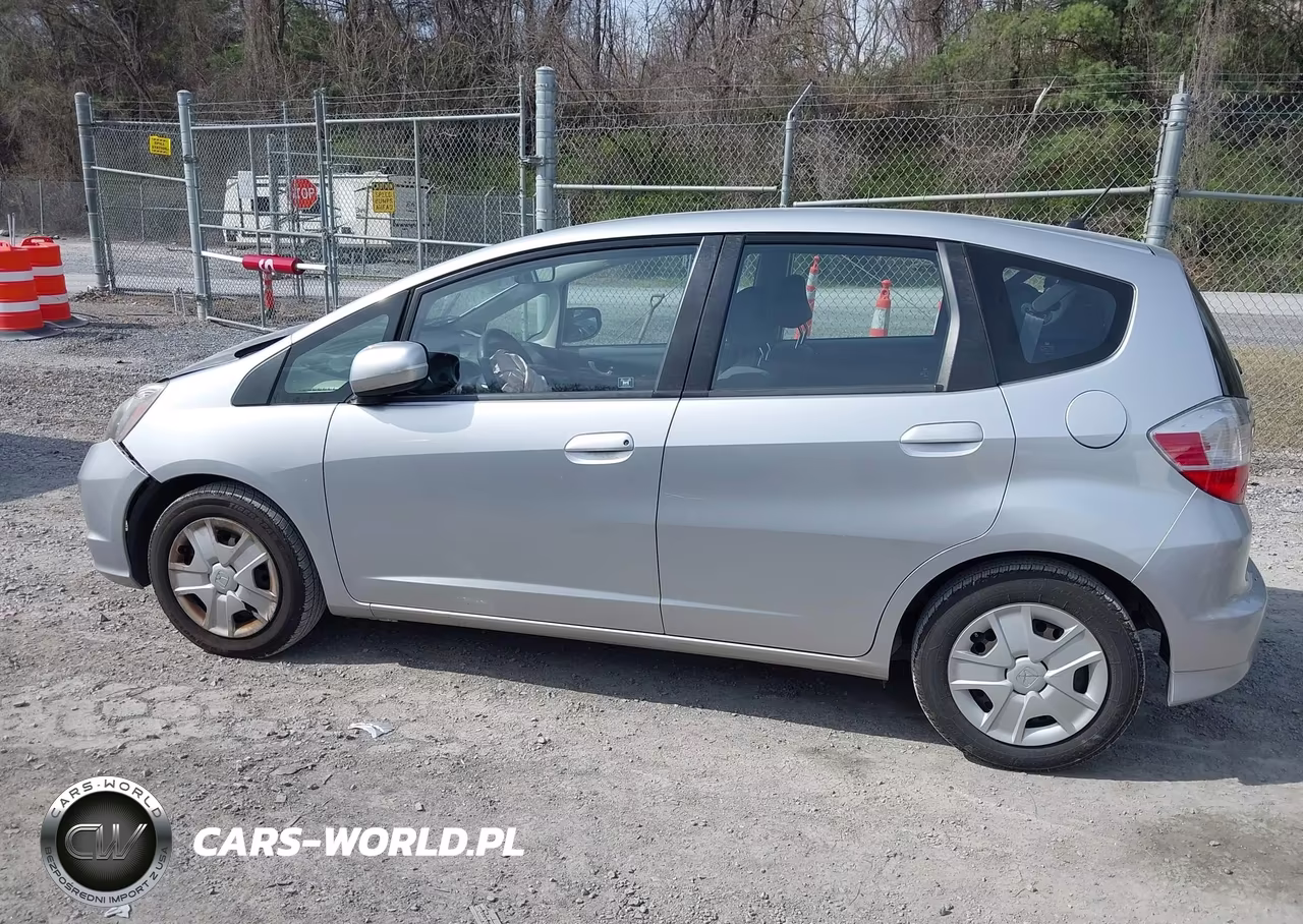 2013 Honda Fit VIN:JHMGE8H37DC070031 - 14