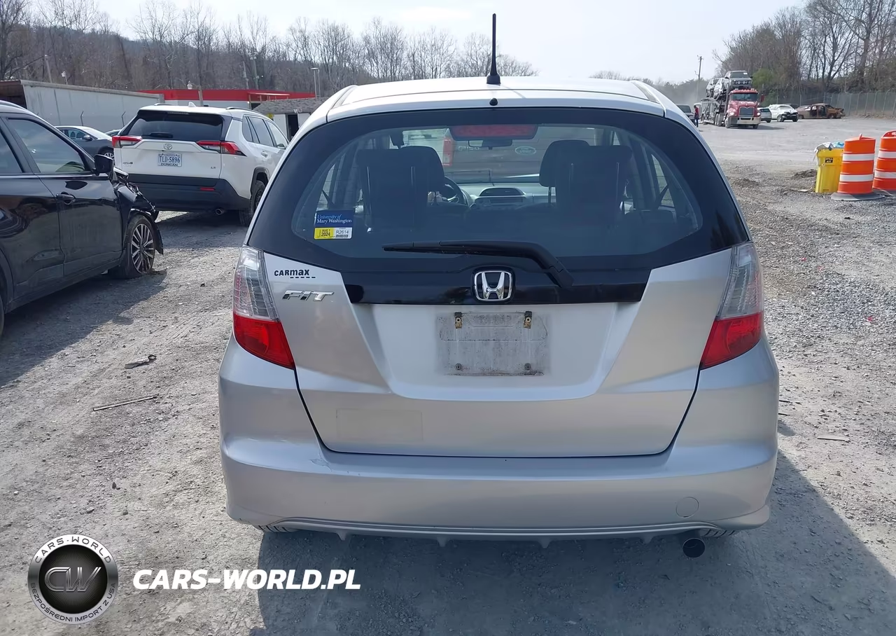 2013 Honda Fit VIN:JHMGE8H37DC070031 - 16