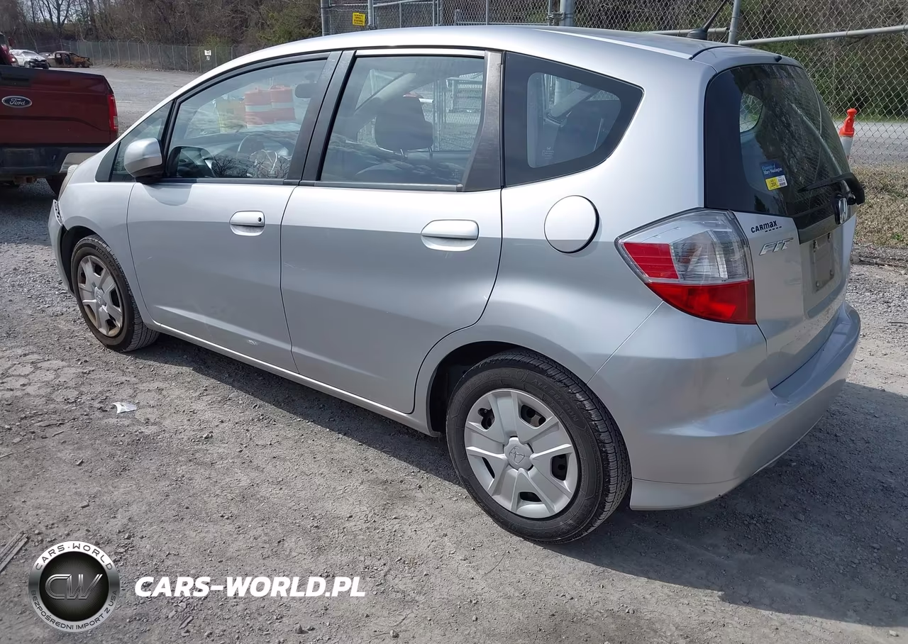 2013 Honda Fit VIN:JHMGE8H37DC070031 - 3