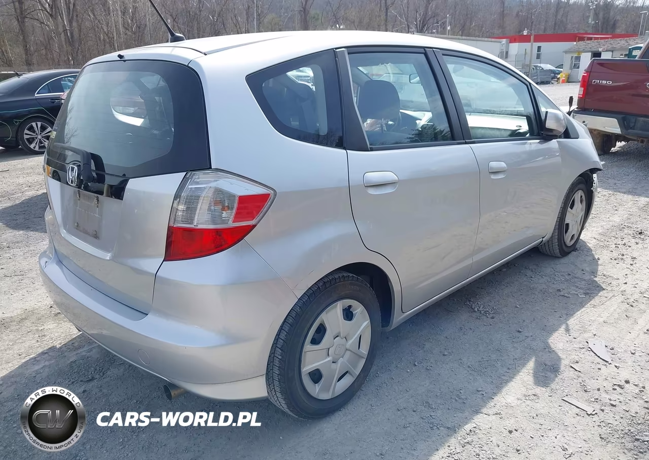 2013 Honda Fit VIN:JHMGE8H37DC070031 - 4