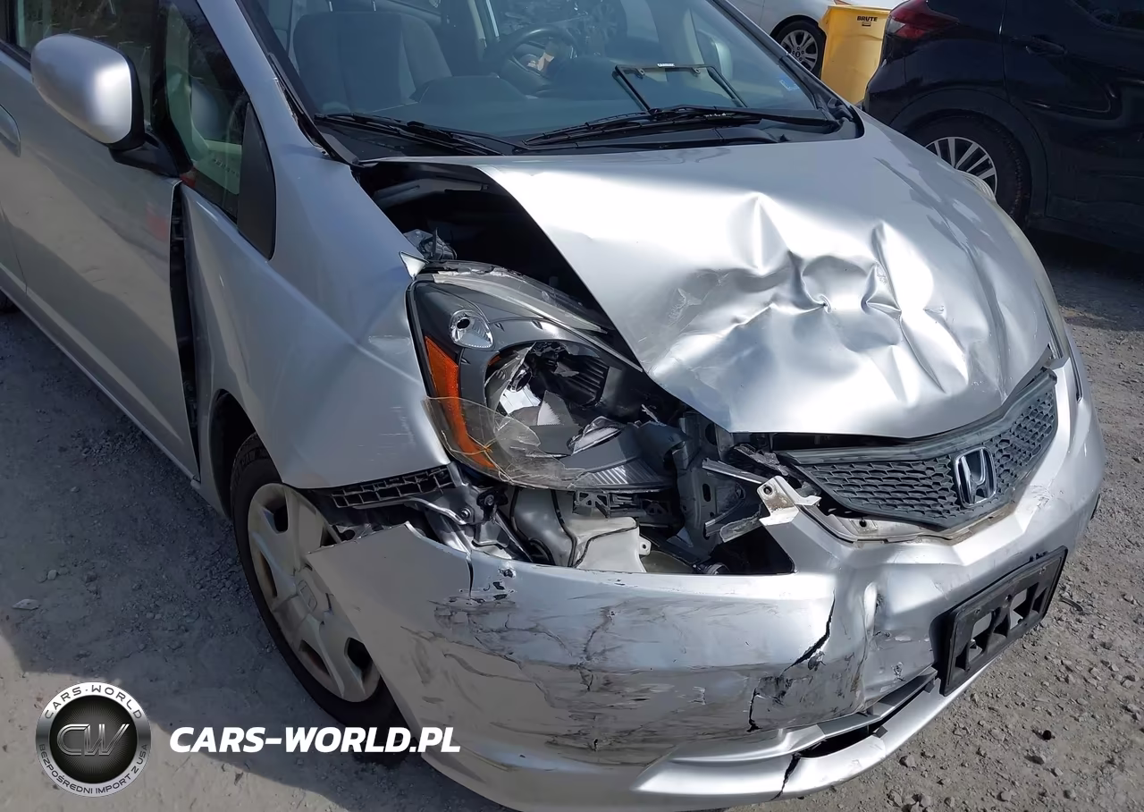 2013 Honda Fit VIN:JHMGE8H37DC070031 - 6