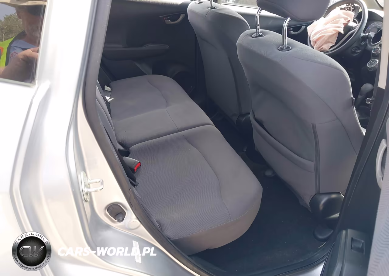 2013 Honda Fit VIN:JHMGE8H37DC070031 - 8