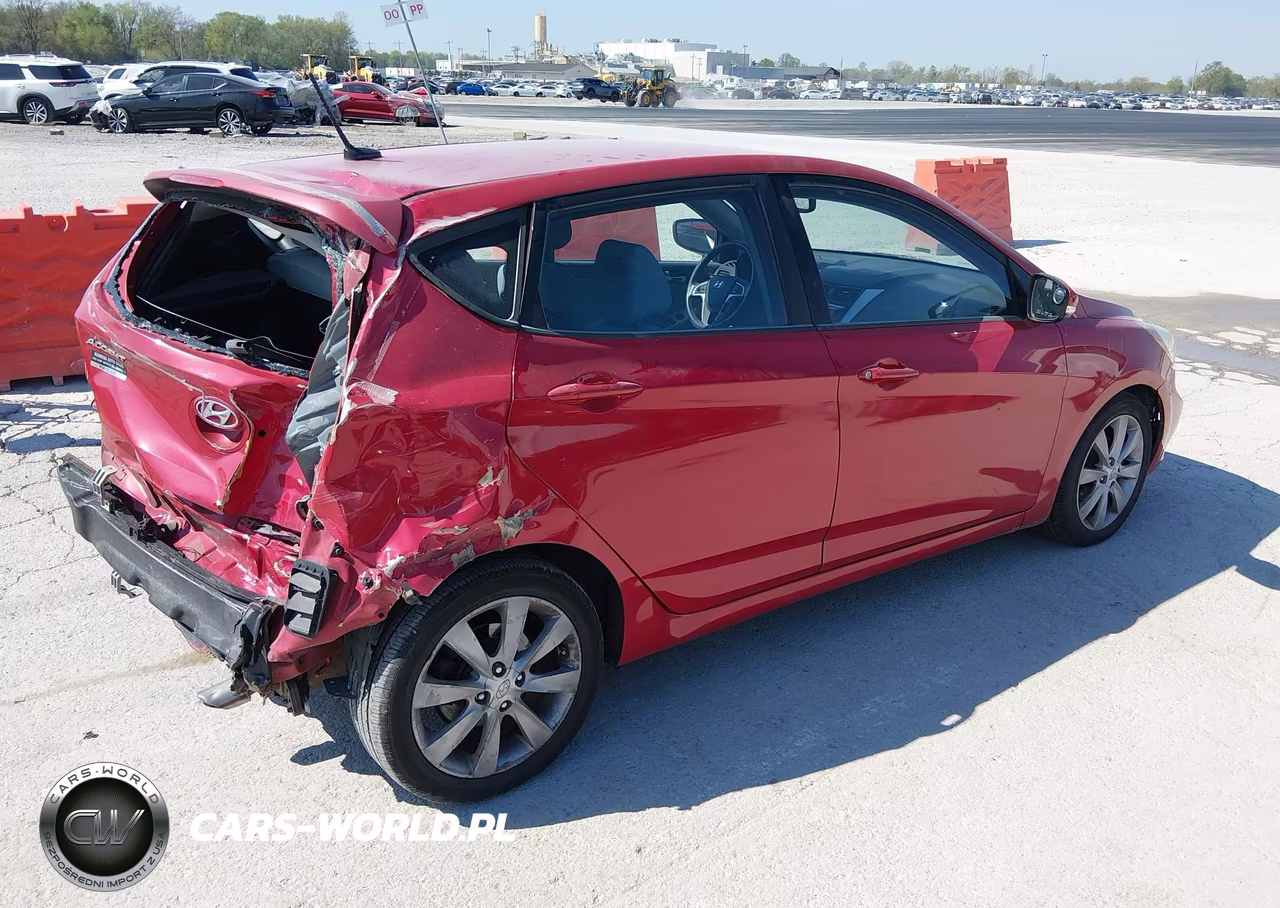 2013 Hyundai Accent Se VIN:KMHCU5AE5DU073772 - 4
