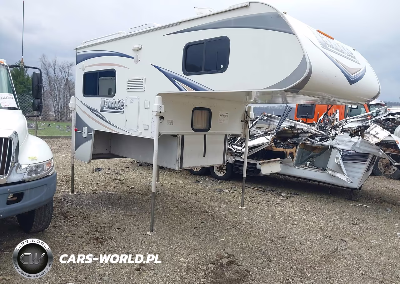 2013 Lance 865 Truck Camper