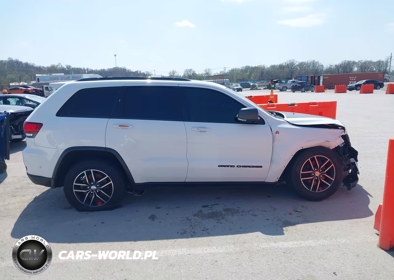 2018 Jeep Grand Cherokee Trailhawk 4X4 VIN:1C4RJFLG2JC418897 - 13