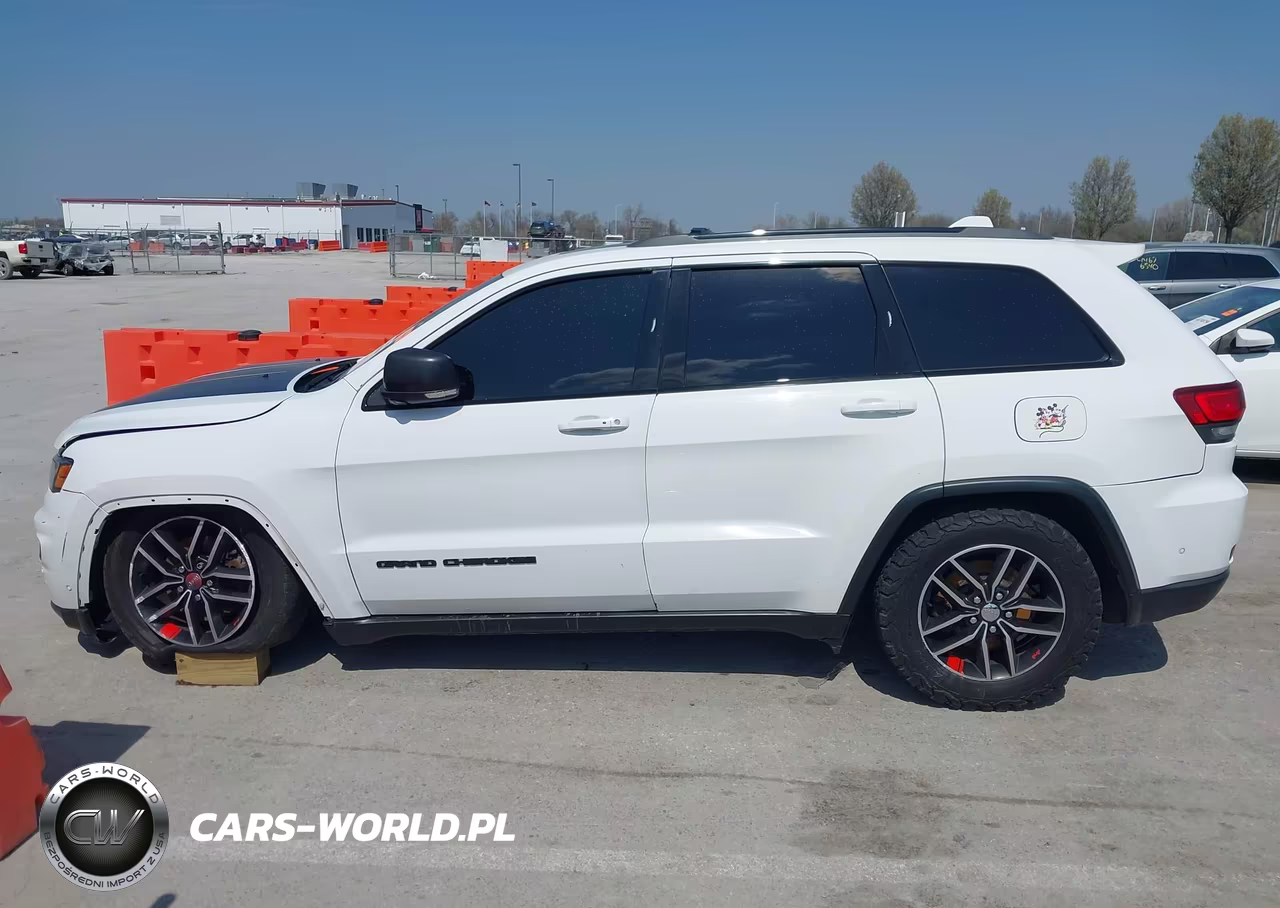 2018 Jeep Grand Cherokee Trailhawk 4X4 VIN:1C4RJFLG2JC418897 - 14