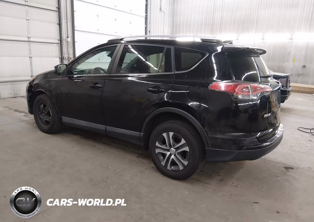 2018 Toyota Rav4 Le VIN:2T3BFREV7JW833565 - 3