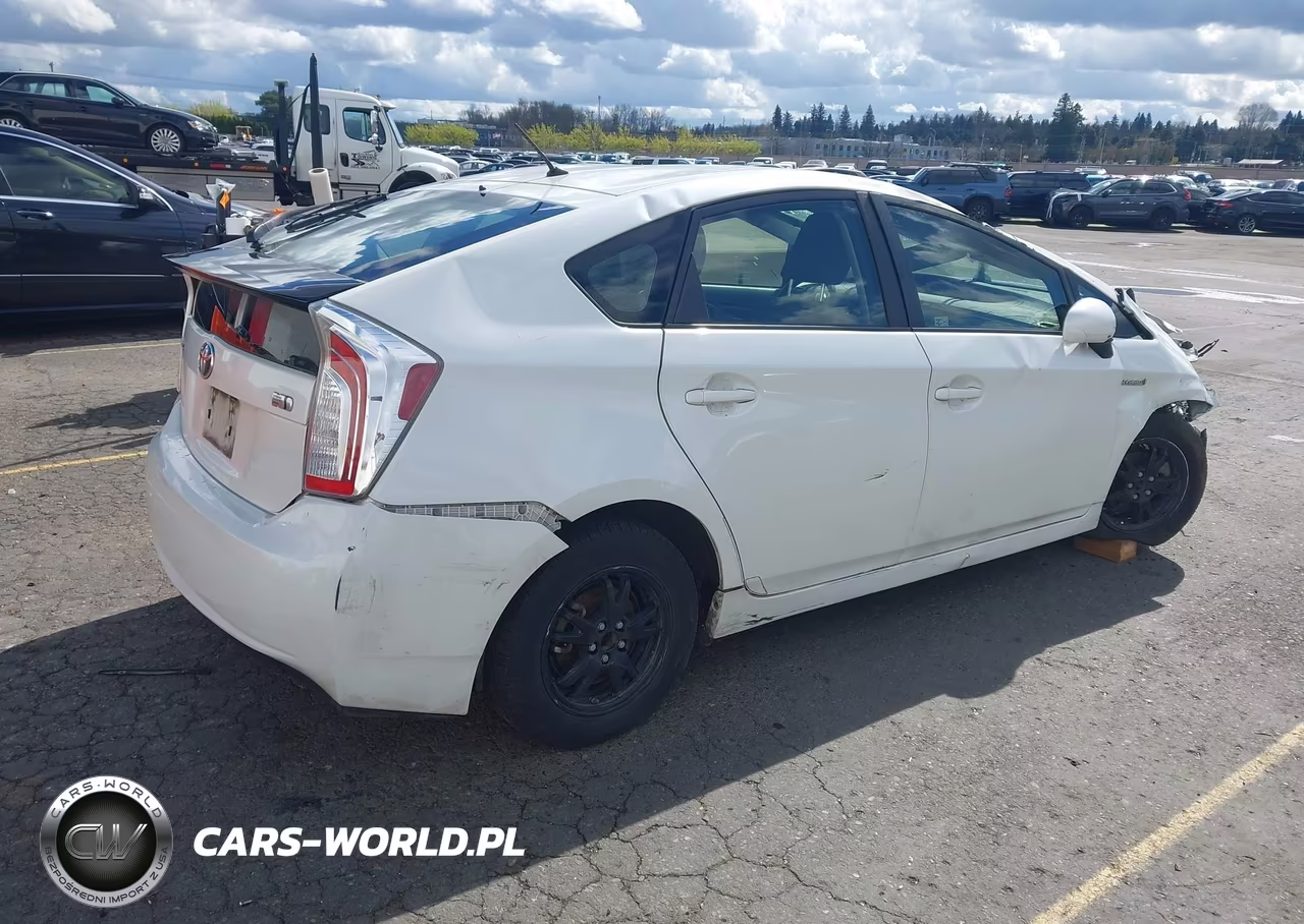 2015 Toyota Prius Two VIN:JTDKN3DU9F0444351 - 4