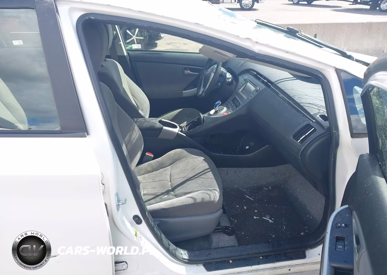2015 Toyota Prius Two VIN:JTDKN3DU9F0444351 - 5