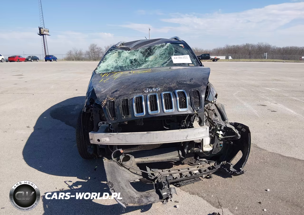 2015 Jeep Cherokee Latitude VIN:1C4PJMCB3FW714582 - 13
