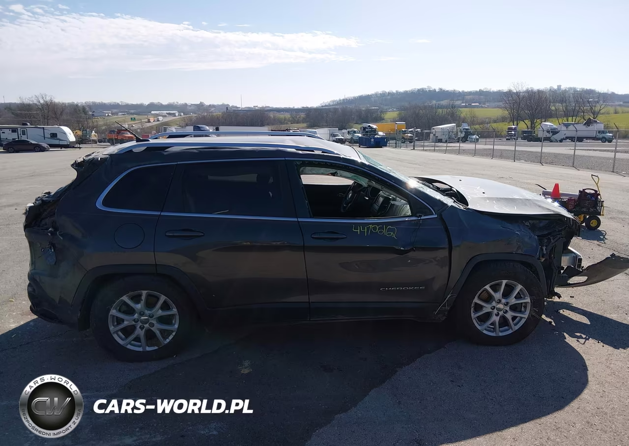 2015 Jeep Cherokee Latitude VIN:1C4PJMCB3FW714582 - 14