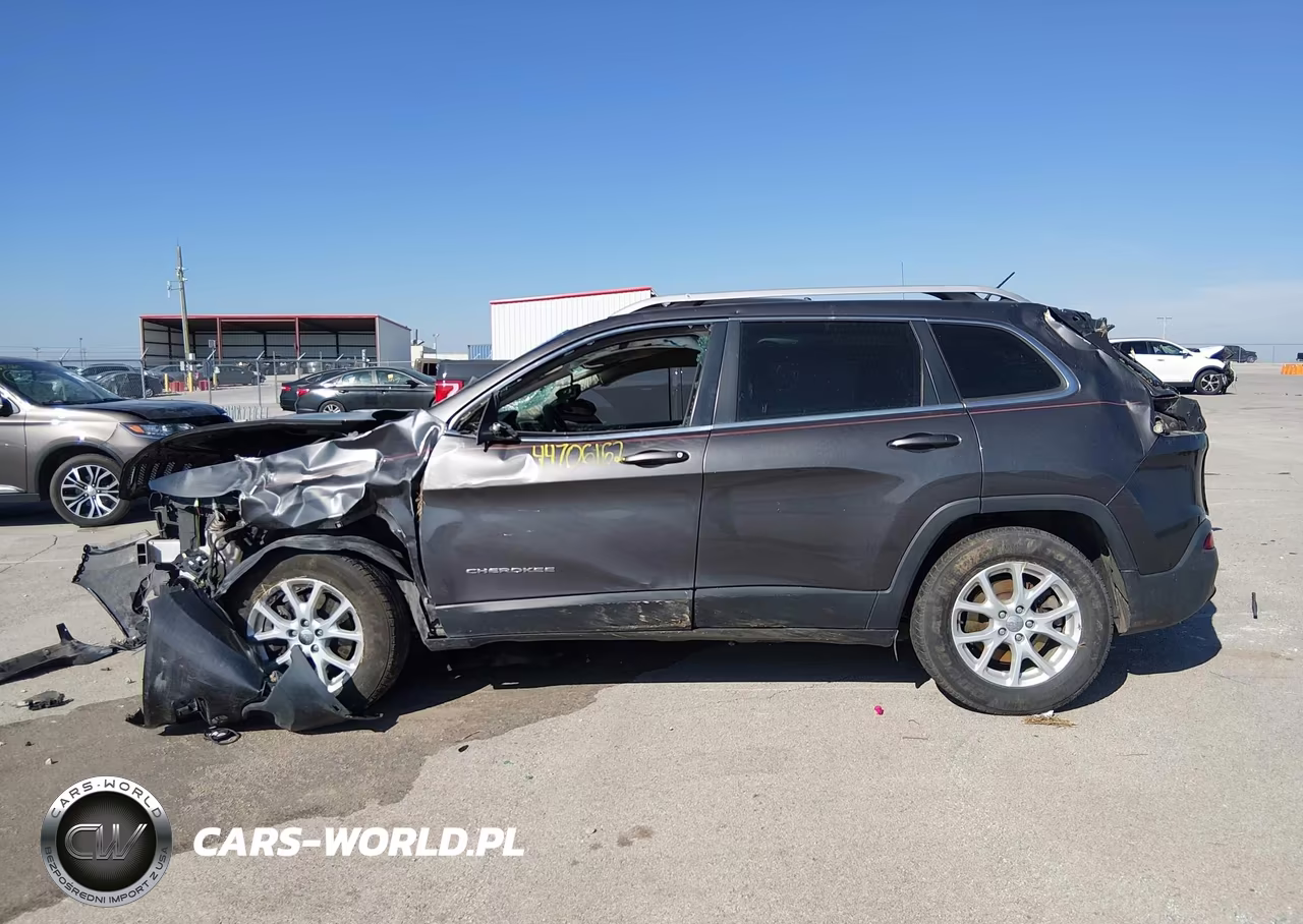 2015 Jeep Cherokee Latitude VIN:1C4PJMCB3FW714582 - 15