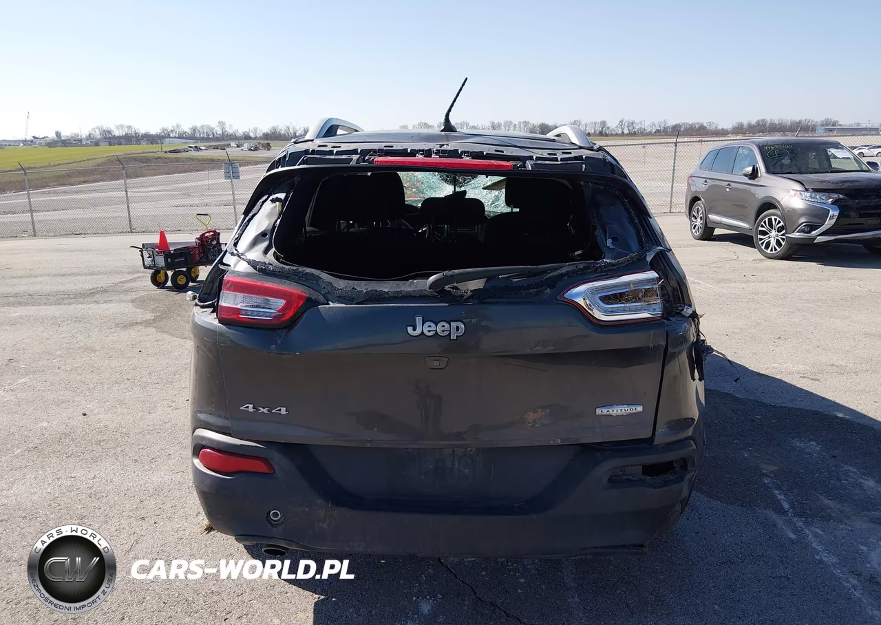 2015 Jeep Cherokee Latitude VIN:1C4PJMCB3FW714582 - 17