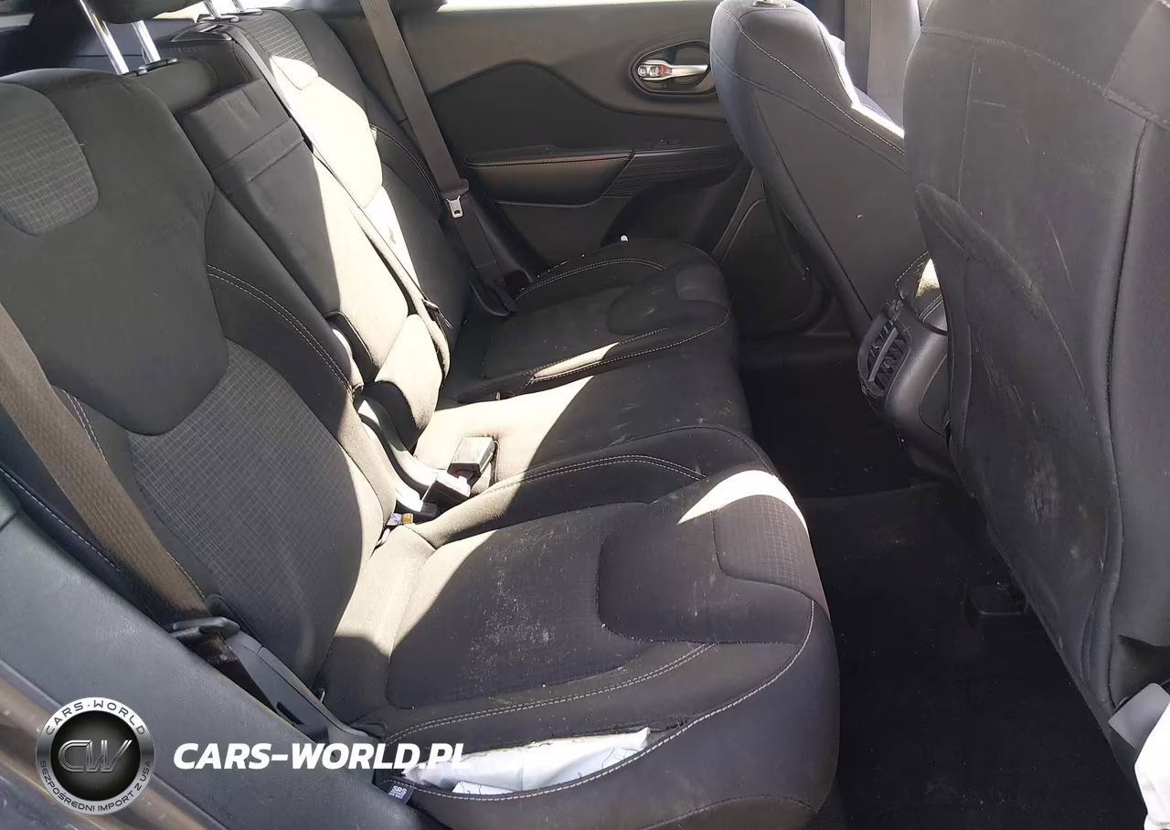 2015 Jeep Cherokee Latitude VIN:1C4PJMCB3FW714582 - 8