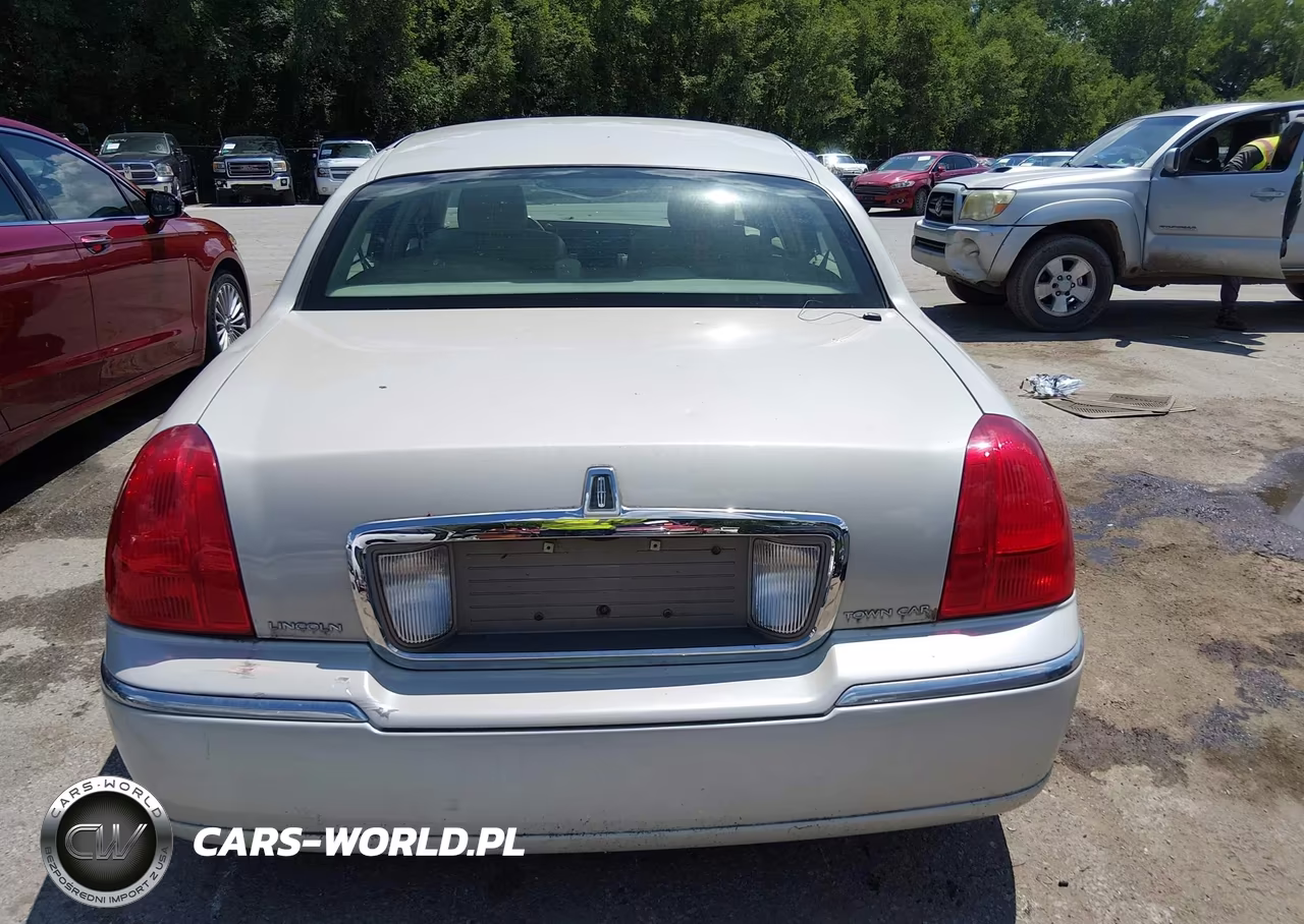 2007 Lincoln Town Car Signature Limited VIN:1LNHM82V07Y612916 - 16