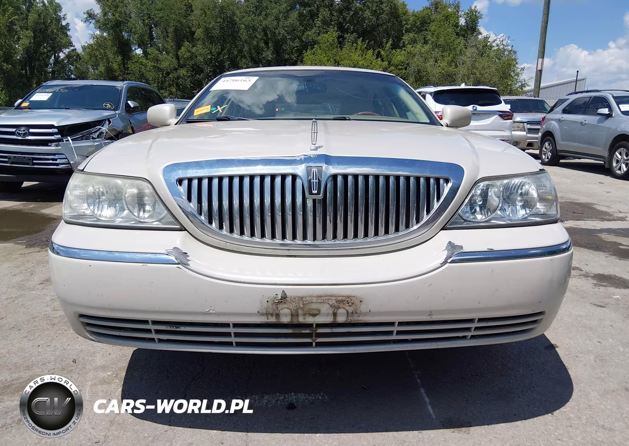 2007 Lincoln Town Car Signature Limited VIN:1LNHM82V07Y612916 - 17