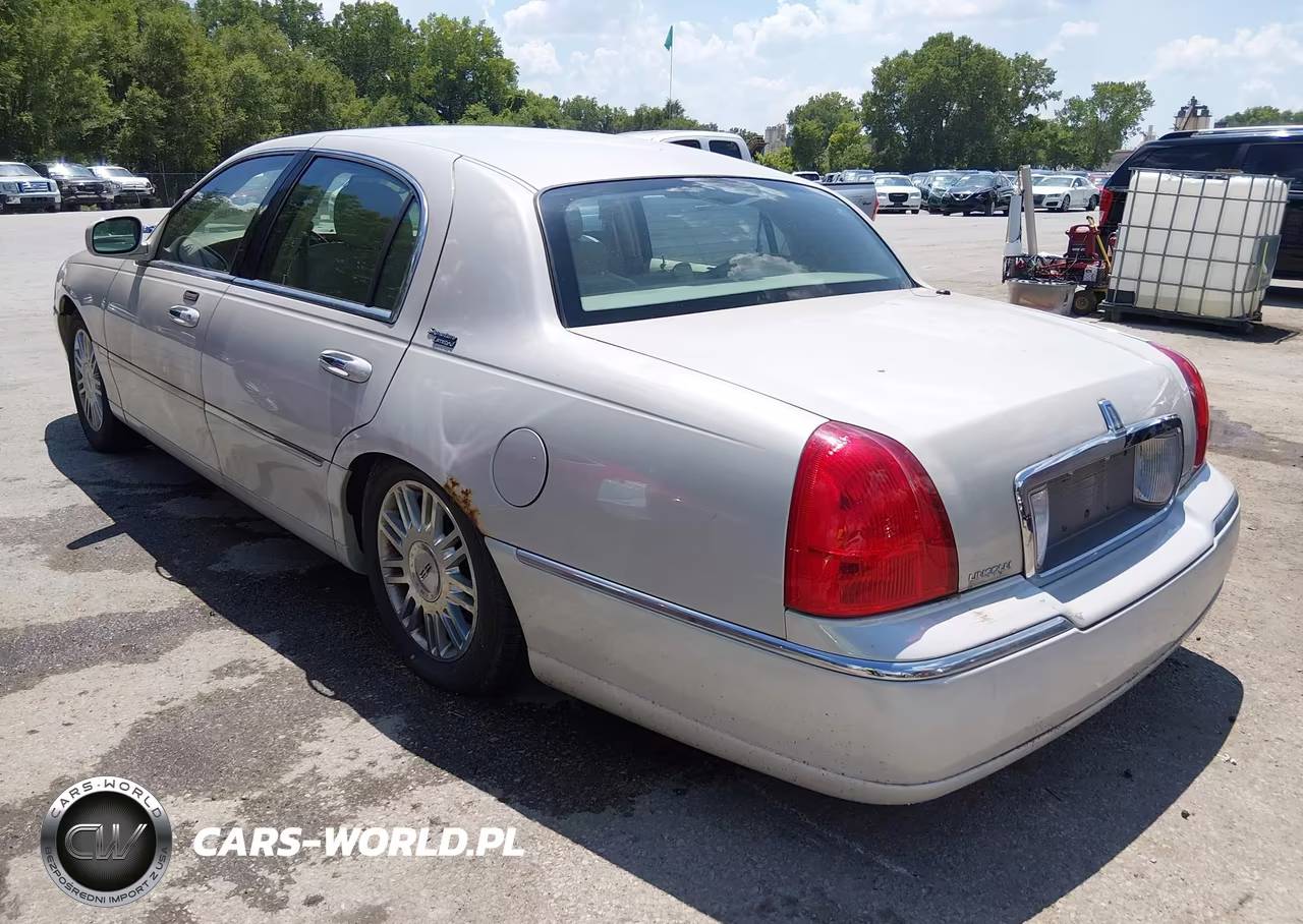 2007 Lincoln Town Car Signature Limited VIN:1LNHM82V07Y612916 - 3