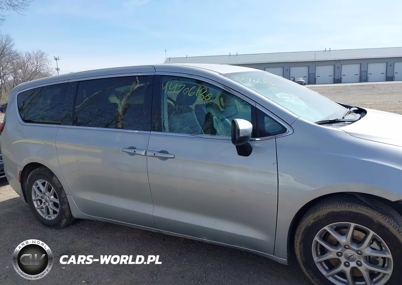 2023 Chrysler Pacifica Touring L VIN:2C4RC1BG0PR621284 - 13