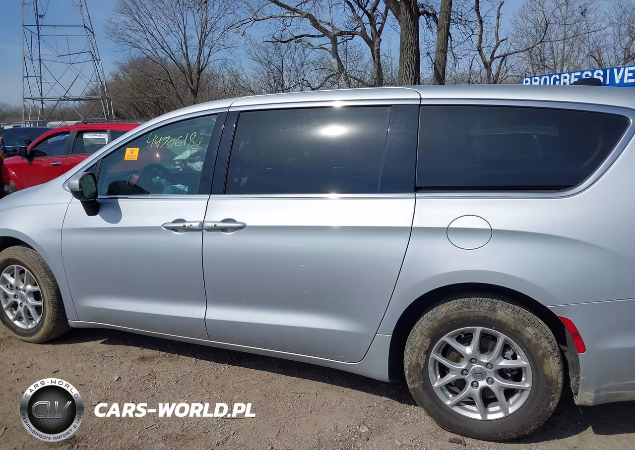 2023 Chrysler Pacifica Touring L VIN:2C4RC1BG0PR621284 - 14