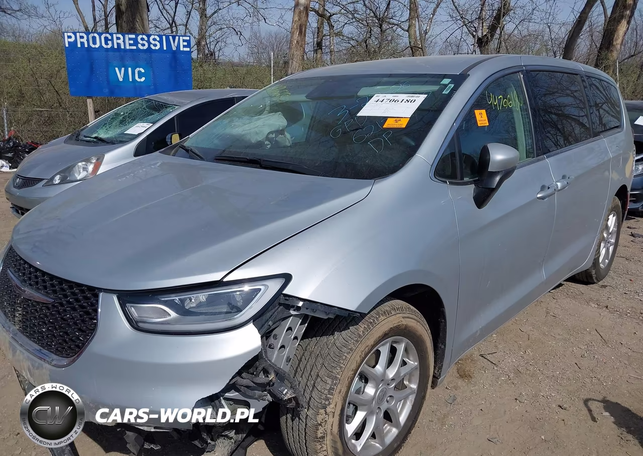 2023 Chrysler Pacifica Touring L VIN:2C4RC1BG0PR621284 - 6