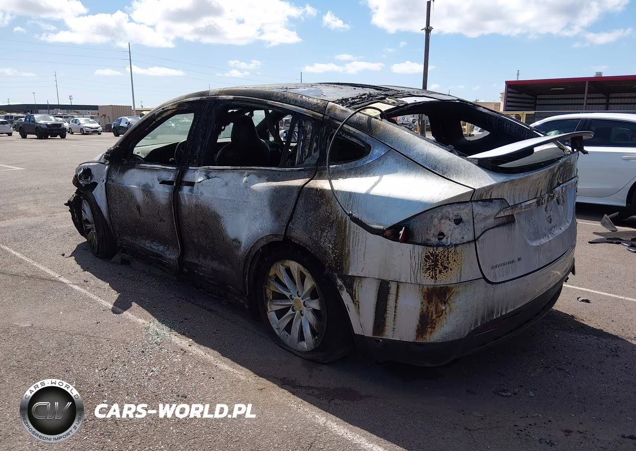 2018 Tesla Model X VIN:5YJXCAE21JF103792 - 6