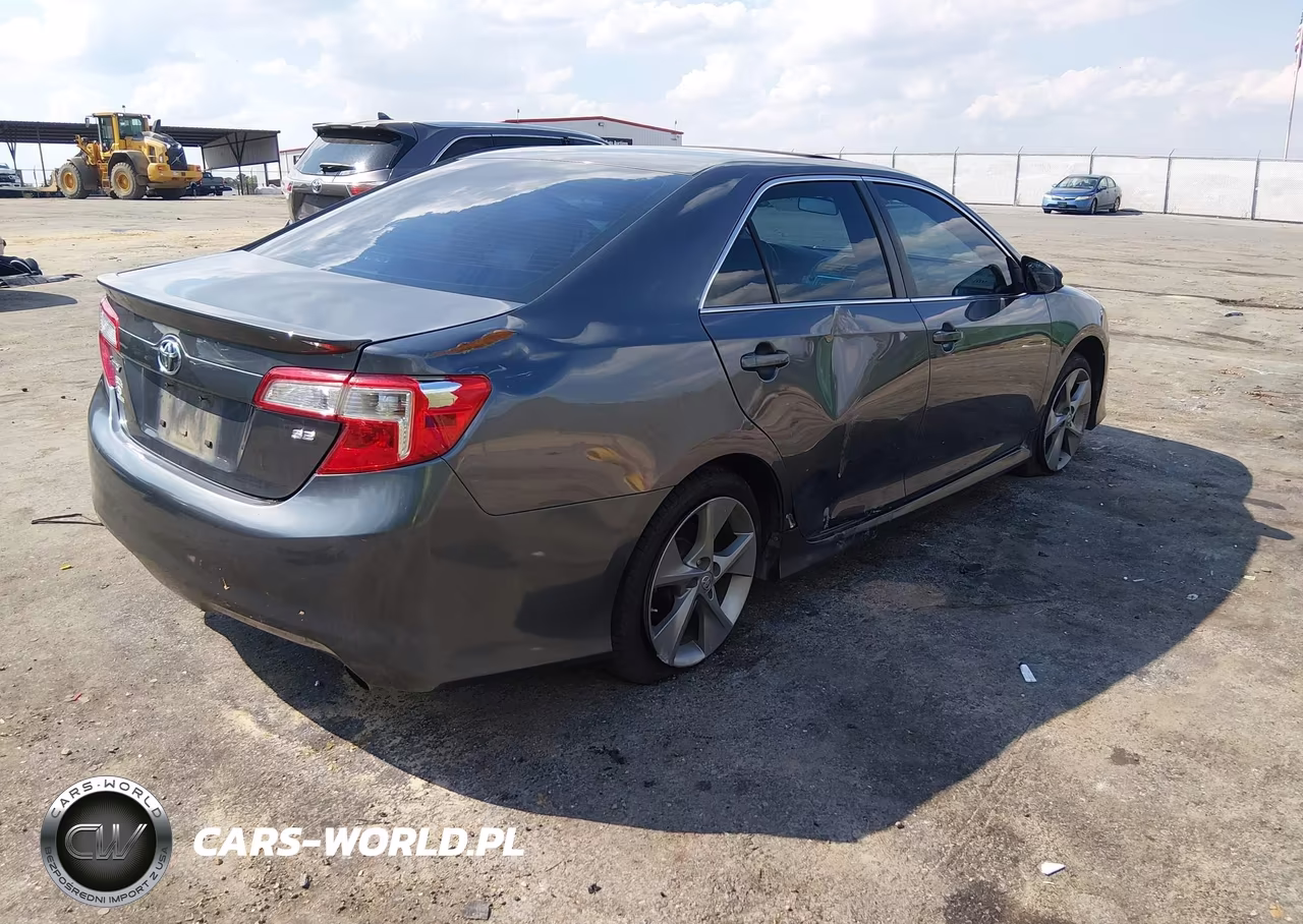 2014 Toyota Camry Se Sport VIN:4T1BF1FK4EU433242 - 4