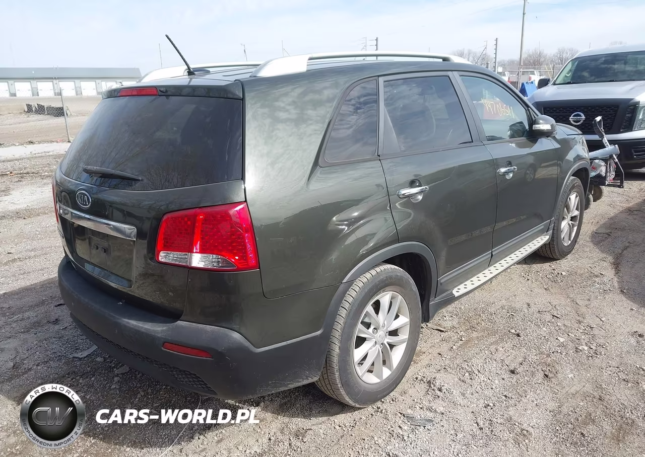 2013 Kia Sorento Lx VIN:5XYKT4A66DG318702 - 4