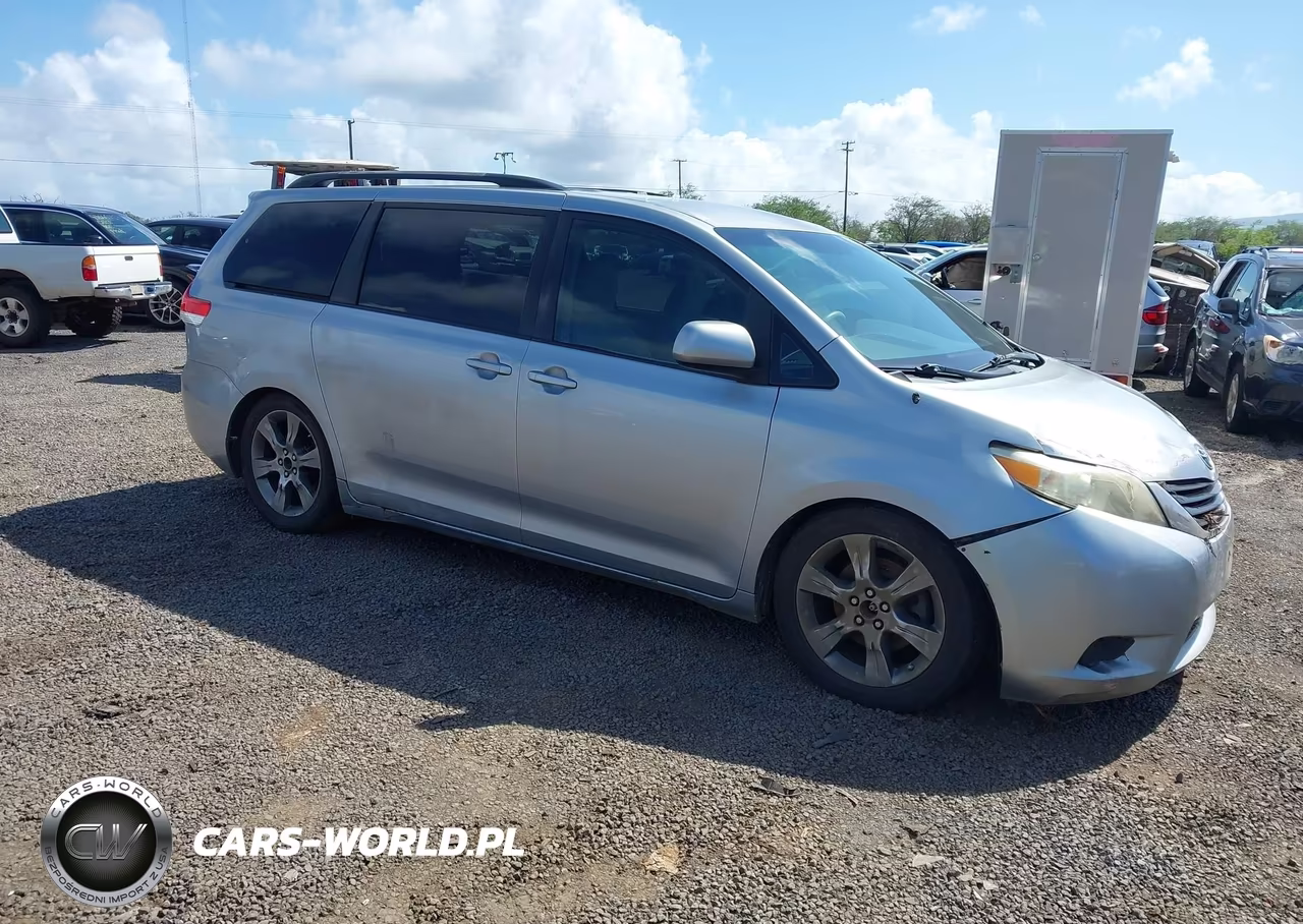 2011 Toyota Sienna Le V6 – zdjęcie 1 z 16