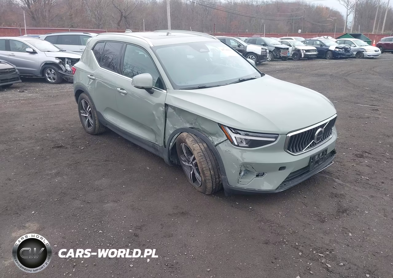 2025 Volvo Xc40 B5 Core Bright Theme