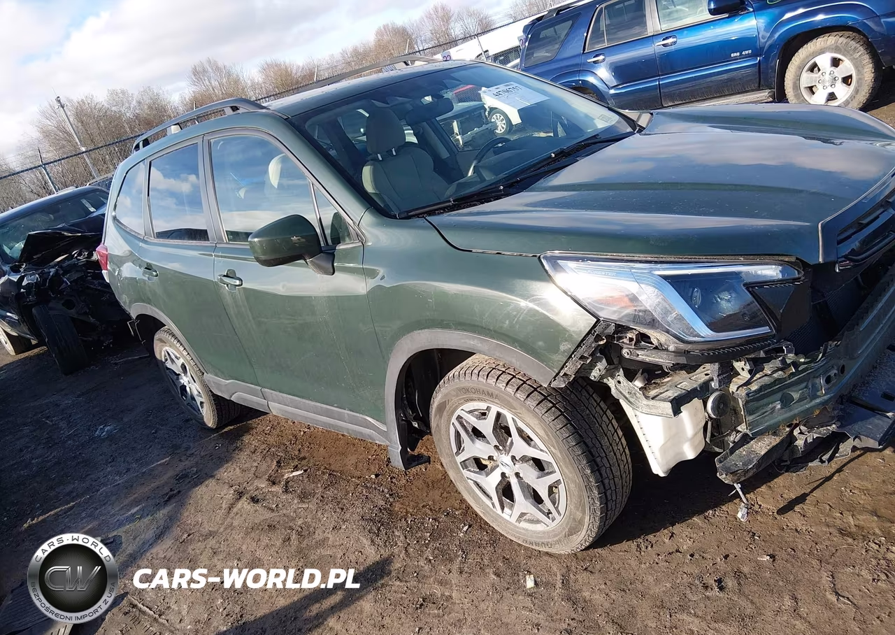 2023 Subaru Forester Premium VIN:JF2SKADC5PH477906 - 14