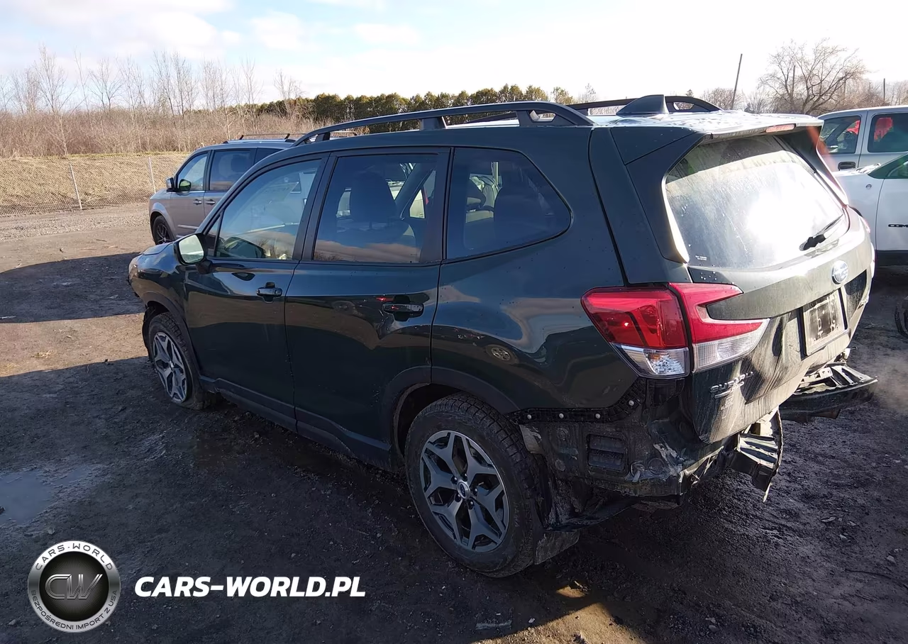 2023 Subaru Forester Premium VIN:JF2SKADC5PH477906 - 3