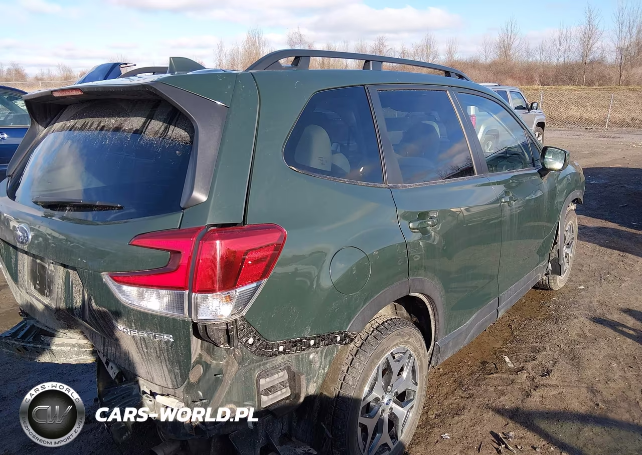2023 Subaru Forester Premium VIN:JF2SKADC5PH477906 - 4
