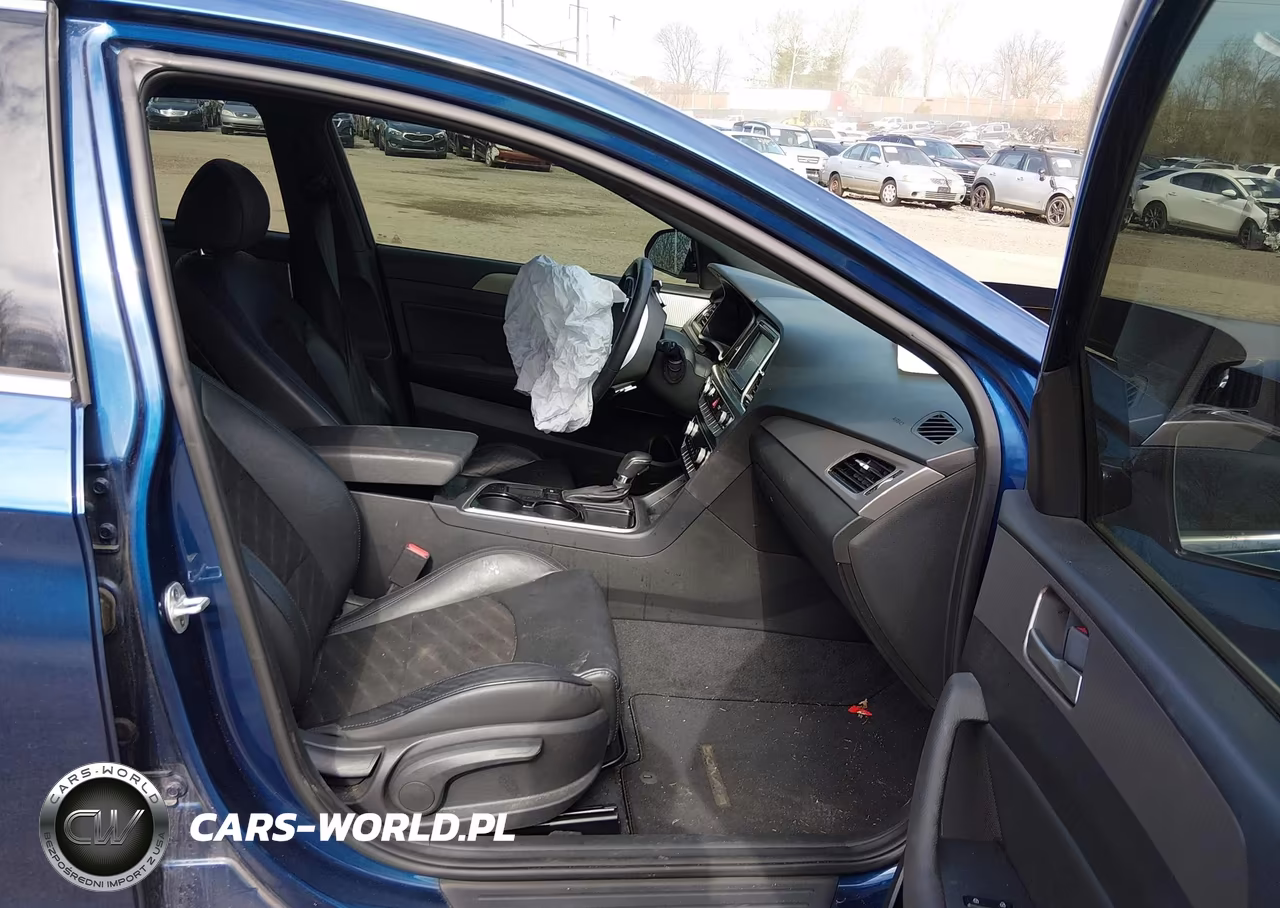 2019 Hyundai Sonata Sport VIN:5NPE34AF6KH733442 - 5